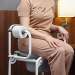 Кресло-туалет TU 3 с откидными подлокотниками с санитарным оснащением Ortonica до 130 кг — изображение 4